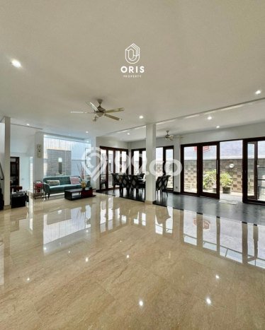 Hunian Mewah LB 380m2 Siap Pakai Desain Elegan di Cipete, Jakarta Selatan Hunian Mewah LB 380m2 Siap Pakai Desain Elegan di Cipete, Jakarta Selatan