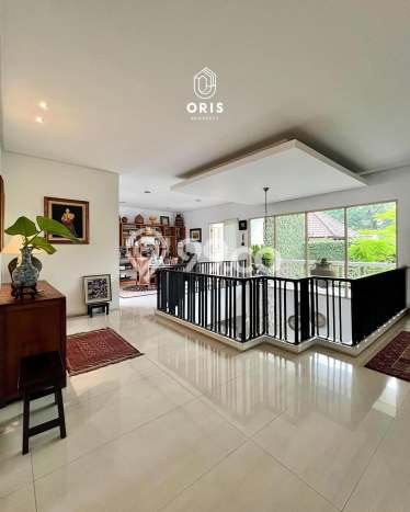 Siap Huni Rumah Mewah 3 Kamar di Kebayoran Baru Dekat ke Mana Saja Siap Huni Rumah Mewah 3 Kamar di Kebayoran Baru Dekat ke Mana Saja