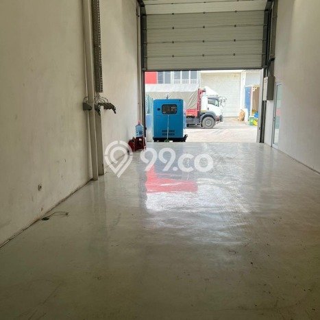 Unit Gudang Disewakan di Kranji di Area Ramai & Strategis Unit Gudang Disewakan di Kranji di Area Ramai & Strategis