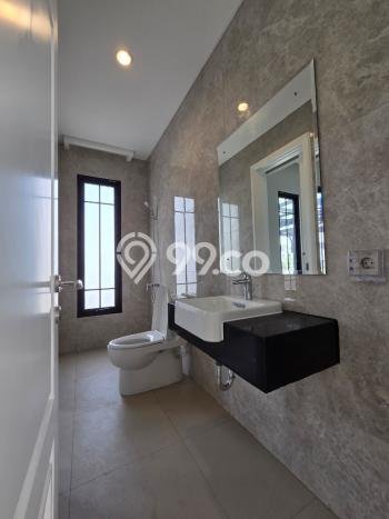 Disewakan Rumah Murah di Summarecon Crown Gading Bekasi Punya 4 KT Disewakan Rumah Murah di Summarecon Crown Gading Bekasi Punya 4 KT