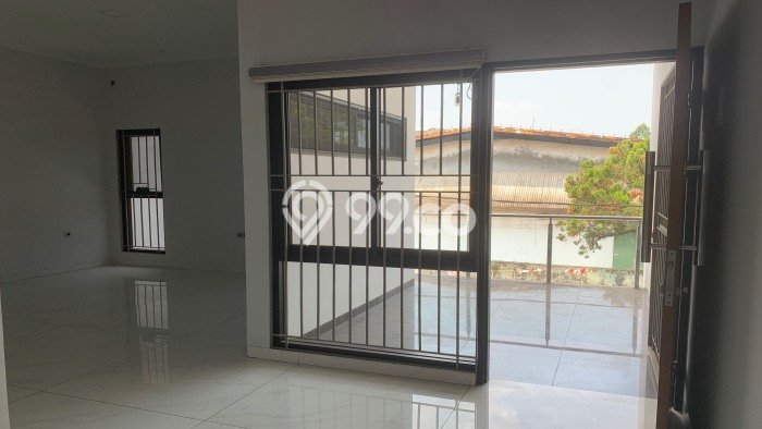 Ready to Use! Luxury House LT 170m2 Desain Elegan di Sudirman Ready to Use! Luxury House LT 170m2 Desain Elegan di Sudirman