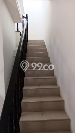 Kesempatan Investasi Rumah LB 185m2m² di Lokasi Strategis, Surabaya Kesempatan Investasi Rumah LB 185m2m² di Lokasi Strategis, Surabaya