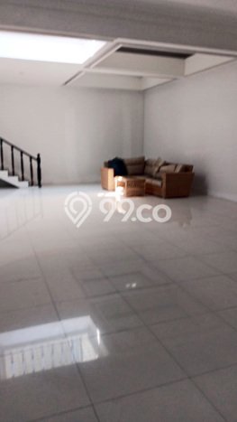 Kesempatan Investasi Rumah LB 185m2m² di Lokasi Strategis, Surabaya Kesempatan Investasi Rumah LB 185m2m² di Lokasi Strategis, Surabaya