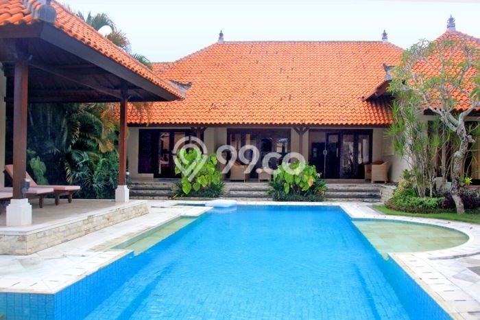 Hunian Elit LB 400m2 Siap Pakai Desain Elegan di Benoa, Badung Hunian Elit LB 400m2 Siap Pakai Desain Elegan di Benoa, Badung