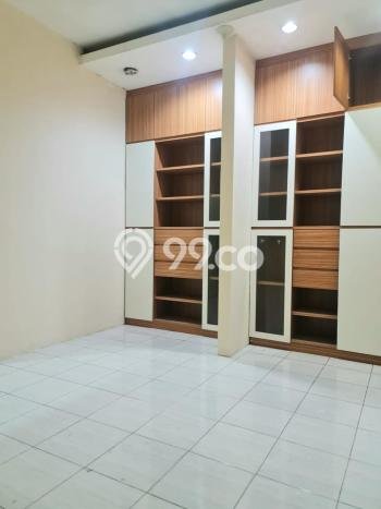 Ruko untuk Disewa di Pusat Jakarta Barat Luas Bangunan 408m2 Ruko untuk Disewa di Pusat Jakarta Barat Luas Bangunan 408m2
