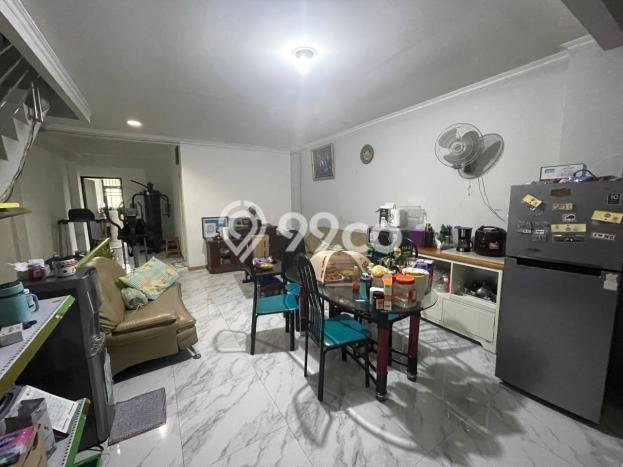 Ruko Dijual di Jakarta Barat LT 80m2 & LB 247m2 Lokasi Terbaik! Ruko Dijual di Jakarta Barat LT 80m2 & LB 247m2 Lokasi Terbaik!