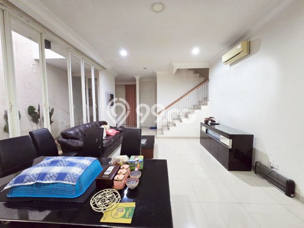 HARGA SPESIAL! Rumah area Pakuwon Indah, Surabaya, Luas 200m2m² LB 300m2m² BISA KPR! HARGA SPESIAL! Rumah area Pakuwon Indah, Surabaya, Luas 200m2m² LB 300m2m² BISA KPR!