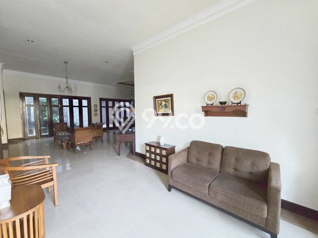 Rumah Strategis Sukolilo, Surabaya, LT 240m2m² LB 350m2m² Rumah Strategis Sukolilo, Surabaya, LT 240m2m² LB 350m2m²