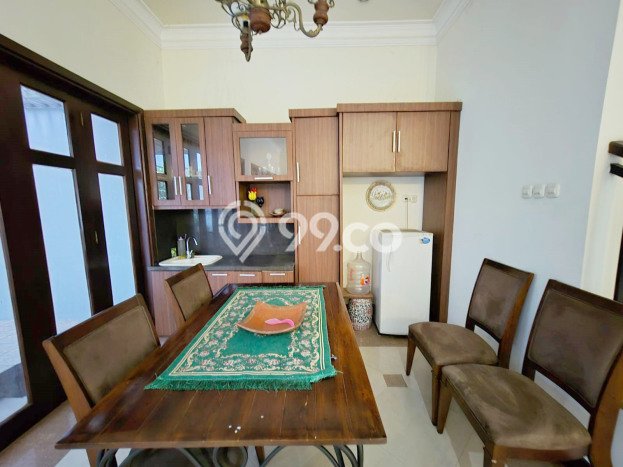 Rumah Strategis Sukolilo, Surabaya, LT 240m2m² LB 350m2m² Rumah Strategis Sukolilo, Surabaya, LT 240m2m² LB 350m2m²