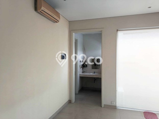 Rumah Mewah Siap Huni LT 240m2 di Wiyung, Surabaya Rumah Mewah Siap Huni LT 240m2 di Wiyung, Surabaya
