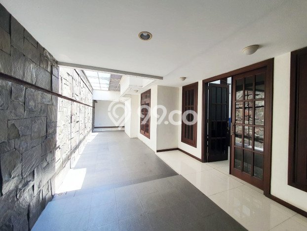 Rumah LT 600m2m² Akses Transportasi Umum di , Surabaya Rumah LT 600m2m² Akses Transportasi Umum di , Surabaya