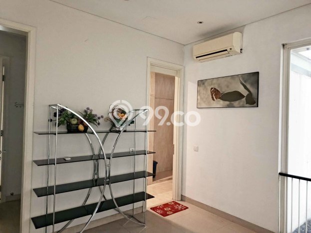 Rumah Mewah Siap Huni LT 240m2 di Wiyung, Surabaya Rumah Mewah Siap Huni LT 240m2 di Wiyung, Surabaya