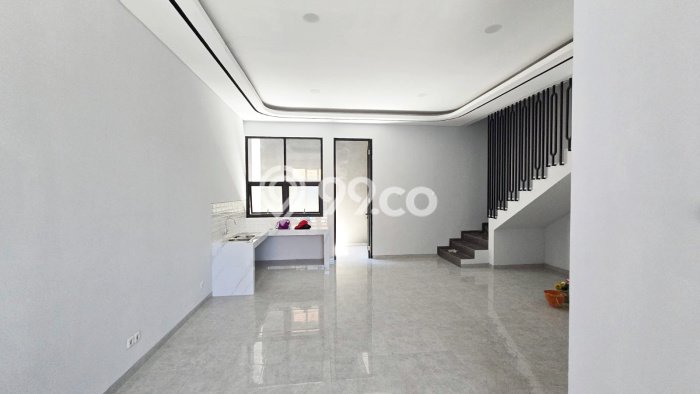 Dijual Cepat Rumah 5 KT 4 KM di Lokasi Strategis, Surabaya Dijual Cepat Rumah 5 KT 4 KM di Lokasi Strategis, Surabaya