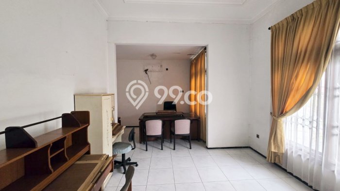 Ready to Use! Premium House LT 600m2 Desain Elegan di Sukomanunggal Ready to Use! Premium House LT 600m2 Desain Elegan di Sukomanunggal