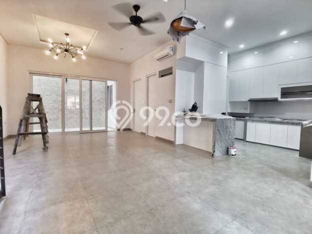 Rumah di Intercon, 4 KT, Akses Universitas, Luas 144m² Bangunan 250m² Rumah di Intercon, 4 KT, Akses Universitas, Luas 144m² Bangunan 250m²