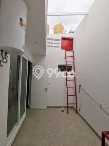 Rumah di Intercon, 4 KT, Akses Universitas, Luas 144m² Bangunan 250m² Rumah di Intercon, 4 KT, Akses Universitas, Luas 144m² Bangunan 250m²