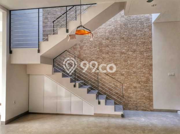 Rumah di Intercon, 4 KT, Akses Universitas, Luas 144m² Bangunan 250m² Rumah di Intercon, 4 KT, Akses Universitas, Luas 144m² Bangunan 250m²