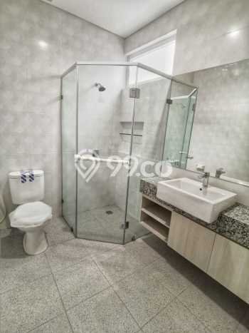 Rumah di Intercon, 4 KT, Akses Universitas, Luas 144m² Bangunan 250m² Rumah di Intercon, 4 KT, Akses Universitas, Luas 144m² Bangunan 250m²