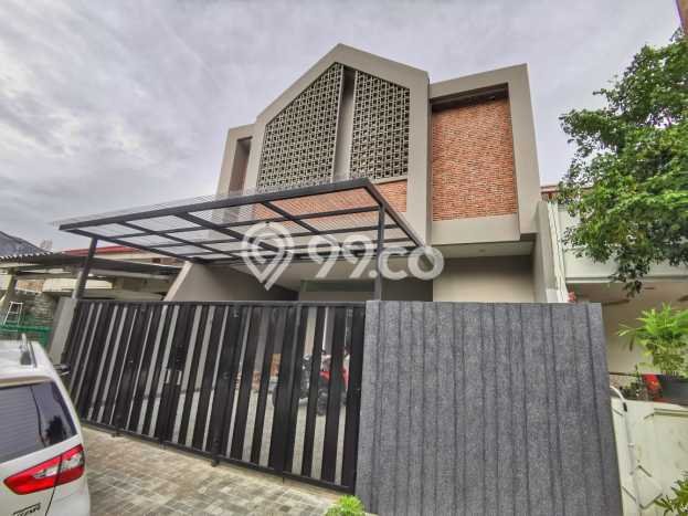 Rumah di Intercon, 4 KT, Akses Universitas, Luas 144m² Bangunan 250m² Rumah di Intercon, 4 KT, Akses Universitas, Luas 144m² Bangunan 250m²