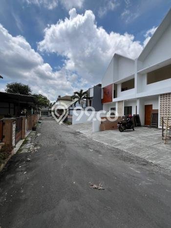 Rumah LT 105m2m² Akses Strategis di Kawasan Elite Depok, Sleman Rumah LT 105m2m² Akses Strategis di Kawasan Elite Depok, Sleman