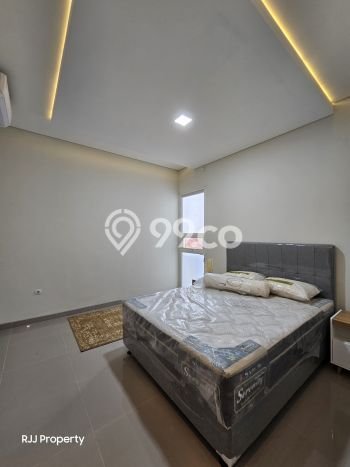 For Sale Rumah 4 Kamar Lokasi Ideal Bagus dan Strategis di Depok For Sale Rumah 4 Kamar Lokasi Ideal Bagus dan Strategis di Depok