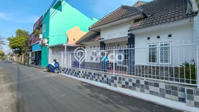 For Sale Rumah 3 Kamar Lokasi Ideal Nyaman dan Strategis di Depok For Sale Rumah 3 Kamar Lokasi Ideal Nyaman dan Strategis di Depok