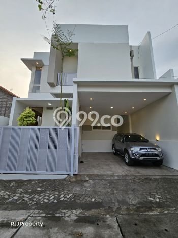 For Sale Rumah 4 Kamar Lokasi Ideal Bagus dan Strategis di Depok For Sale Rumah 4 Kamar Lokasi Ideal Bagus dan Strategis di Depok