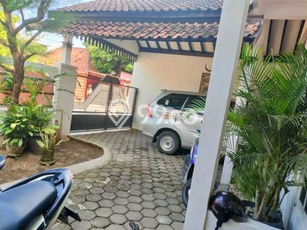 PROPERTI PILIHAN! Rumah Asri area Kotagede, Luas 214m2m² Bangunan 370m2m² PROPERTI PILIHAN! Rumah Asri area Kotagede, Luas 214m2m² Bangunan 370m2m²