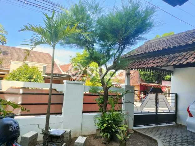 PROPERTI PILIHAN! Rumah Asri area Kotagede, Luas 214m2m² Bangunan 370m2m² PROPERTI PILIHAN! Rumah Asri area Kotagede, Luas 214m2m² Bangunan 370m2m²