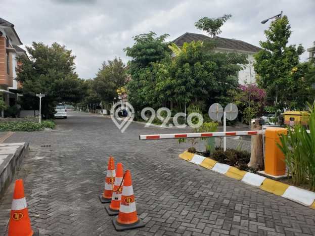 PRIME LOCATION! Rumah Strategis area Depok, LT 220m2m² Bangunan 165m2m² PRIME LOCATION! Rumah Strategis area Depok, LT 220m2m² Bangunan 165m2m²
