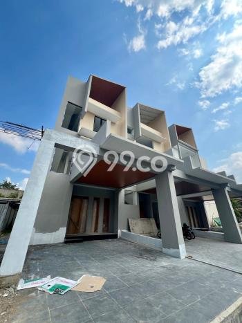 Rumah 6 Kamar Tidur Desain Minimalis di Kawasan Elite Depok, Sleman Rumah 6 Kamar Tidur Desain Minimalis di Kawasan Elite Depok, Sleman