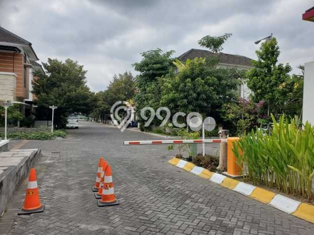 PRIME LOCATION! Rumah Strategis area Depok, LT 220m2m² Bangunan 165m2m² PRIME LOCATION! Rumah Strategis area Depok, LT 220m2m² Bangunan 165m2m²
