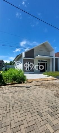 Dijual Cepat Rumah Favorit Siap Huni LB 175m2 di Pontianak Kota, Pontianak Dijual Cepat Rumah Favorit Siap Huni LB 175m2 di Pontianak Kota, Pontianak