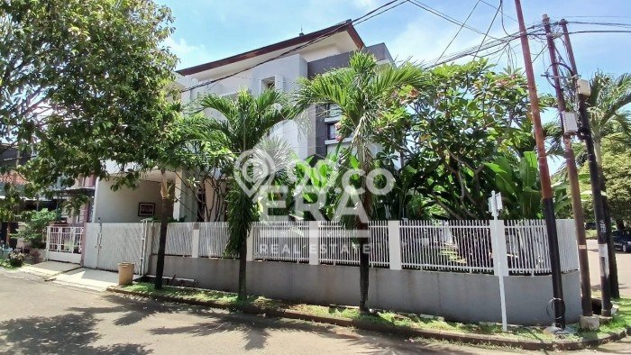Ready to Use! Luxury House LT 163m2 Desain Elegan di Bintaro Ready to Use! Luxury House LT 163m2 Desain Elegan di Bintaro