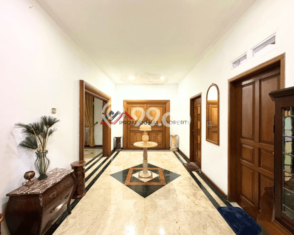 Rumah Mewah LB 800m2 Siap Pakai Desain Elegan di Pejaten, Jakarta Selatan Rumah Mewah LB 800m2 Siap Pakai Desain Elegan di Pejaten, Jakarta Selatan