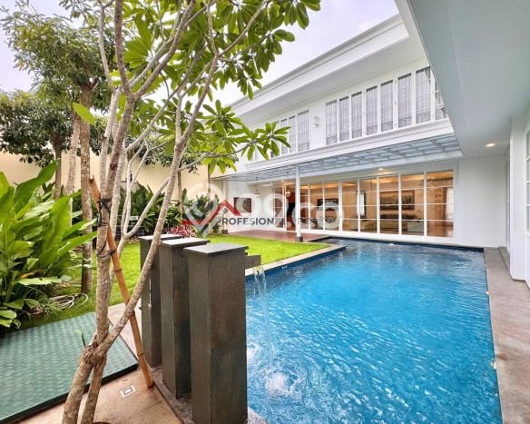 Ready to Use! Luxury House LT 517m2 Desain Elegan di Kemang Ready to Use! Luxury House LT 517m2 Desain Elegan di Kemang