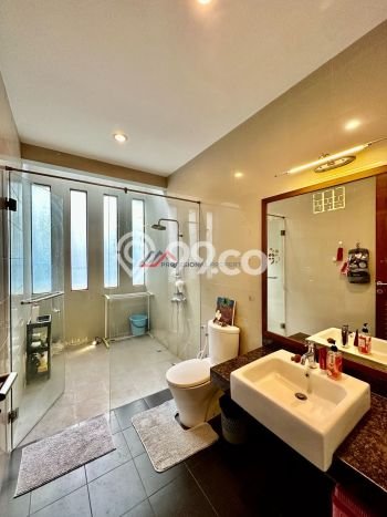 Dijual Rumah Mewah Megah Dengan View Eksklusif di Pangkalan Jati, Depok Dijual Rumah Mewah Megah Dengan View Eksklusif di Pangkalan Jati, Depok