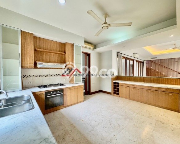 For Sale! Luxury House LT 593m2 Desain Elegan di Kemang For Sale! Luxury House LT 593m2 Desain Elegan di Kemang