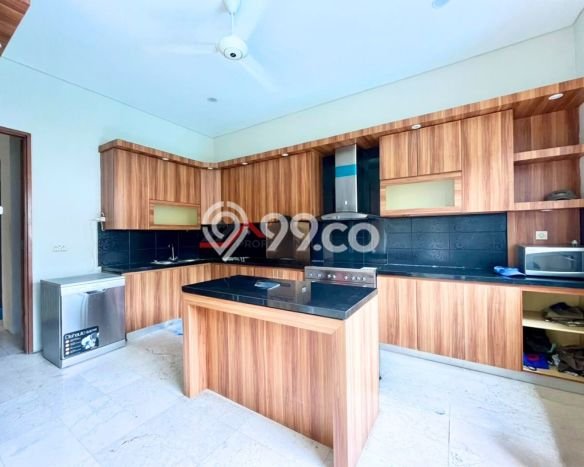 Sewa Rumah Strategis di Pejaten LT 460m2 / LB 500m2 Siap Huni Sewa Rumah Strategis di Pejaten LT 460m2 / LB 500m2 Siap Huni