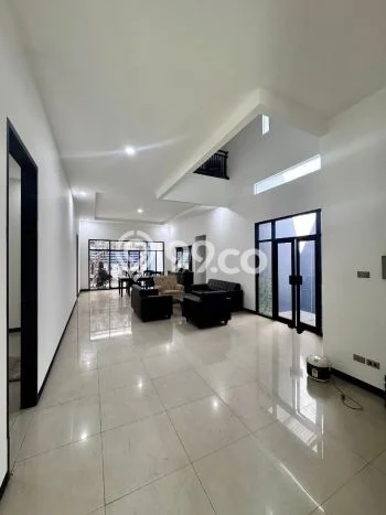 LOKASI STRATEGIS! Rumah kawasan Cilandak, Dekat Tol, 4 KM, LT 300m2m² Bangunan 250m2m² LOKASI STRATEGIS! Rumah kawasan Cilandak, Dekat Tol, 4 KM, LT 300m2m² Bangunan 250m2m²