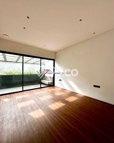 Jual Rumah Luas Elegan Dengan View Eksklusif di Ampera, Jakarta Selatan Jual Rumah Luas Elegan Dengan View Eksklusif di Ampera, Jakarta Selatan