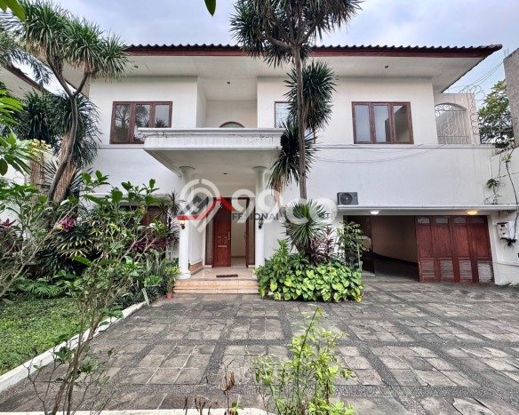For Sale! Premium House LT 854m2 Desain Elegan di Kemang For Sale! Premium House LT 854m2 Desain Elegan di Kemang