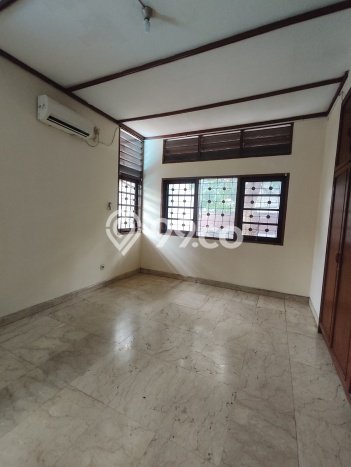 UNIT SPESIAL! Rumah area Pejaten, 4 KM, Akses Fasilitas, Luas 700m² Bangunan 500m² UNIT SPESIAL! Rumah area Pejaten, 4 KM, Akses Fasilitas, Luas 700m² Bangunan 500m²