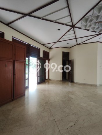 UNIT SPESIAL! Rumah area Pejaten, 4 KM, Akses Fasilitas, Luas 700m² Bangunan 500m² UNIT SPESIAL! Rumah area Pejaten, 4 KM, Akses Fasilitas, Luas 700m² Bangunan 500m²