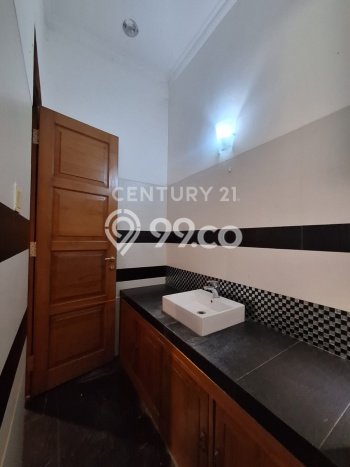 Dijual Rumah Mewah Elegan Dengan View Eksklusif di Bintaro, Tangerang Selatan Dijual Rumah Mewah Elegan Dengan View Eksklusif di Bintaro, Tangerang Selatan