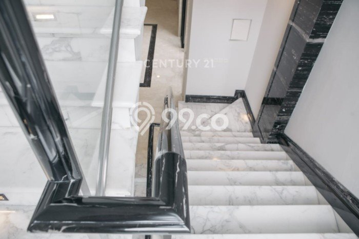 Hunian Mewah Dijual LT 325m2 di Kebayoran Baru, Jakarta Selatan Hunian Mewah Dijual LT 325m2 di Kebayoran Baru, Jakarta Selatan