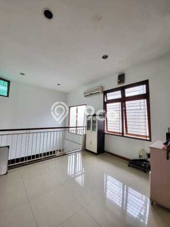 Rumah Mewah LB 350m2 Siap Pakai Desain Elegan di Bintaro, Tangerang Selatan Rumah Mewah LB 350m2 Siap Pakai Desain Elegan di Bintaro, Tangerang Selatan