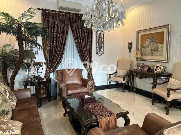 For Sale Hunian Elegan Klasik di Jakarta Selatan For Sale Hunian Elegan Klasik di Jakarta Selatan