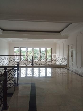 Sewa Rumah Strategis LT 691m2 / LB 576m2 di Kemang, Jakarta Selatan Sewa Rumah Strategis LT 691m2 / LB 576m2 di Kemang, Jakarta Selatan