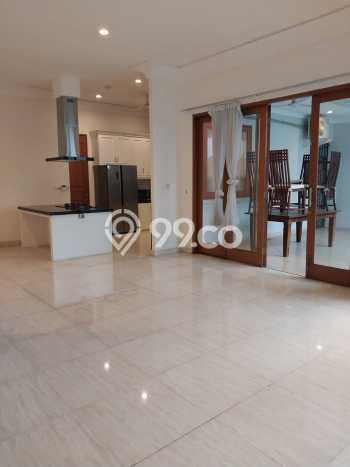 Hunian Ideal dengan LT 550m2 & LB 450m2 Disewakan di Cipete Hunian Ideal dengan LT 550m2 & LB 450m2 Disewakan di Cipete